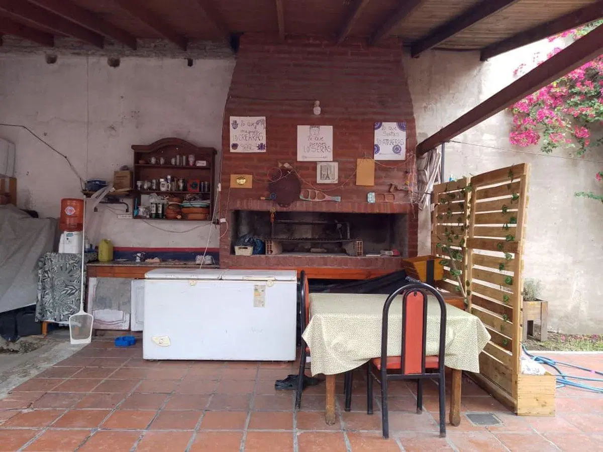 CASA EN VENTA 3 AMB  CON PATIO VALENTIN ALSINA 5