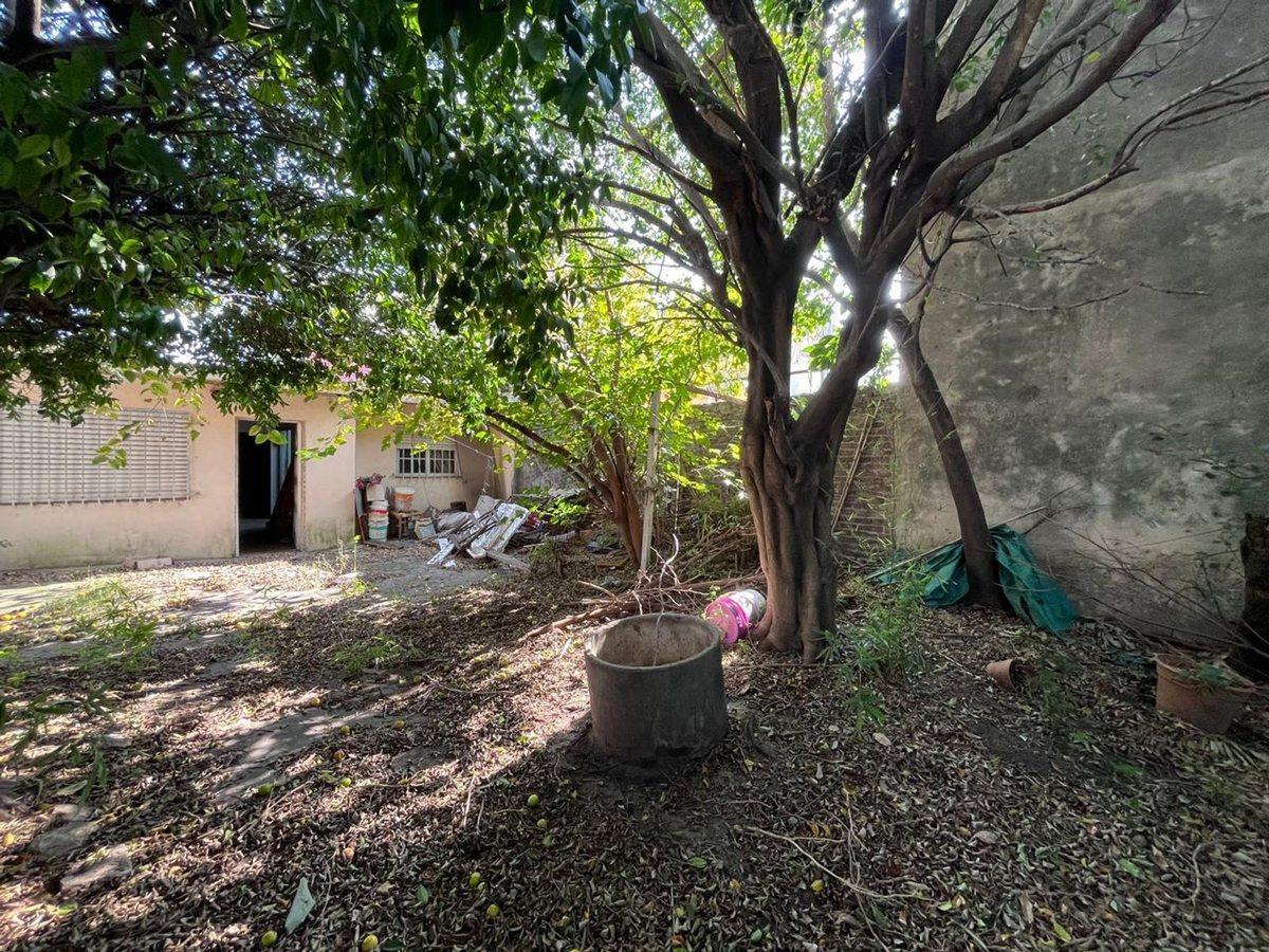 Foto de LOTE CON CASA A REFACCIONAR EN VALENTIN ALSINA, imagen 1