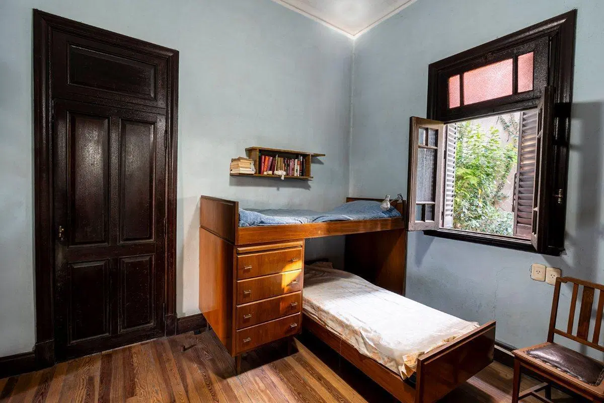 Casa de estilo clásico. Con amplio lote con parque 2