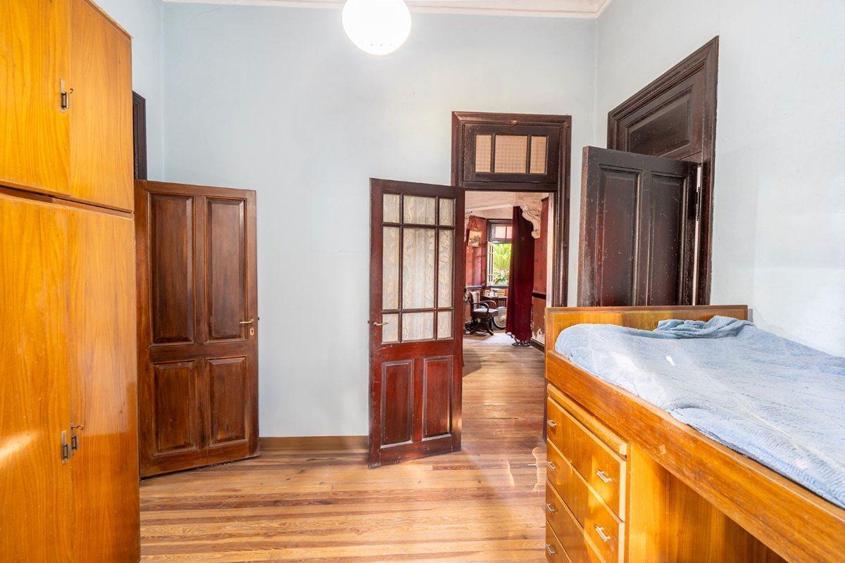Foto de Casa de estilo clásico. Con amplio lote con parque, imagen 1