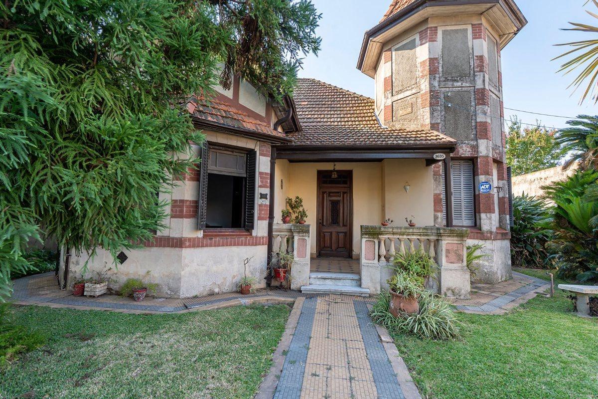 Foto de Casa de estilo clásico. Con amplio lote con parque, imagen 5