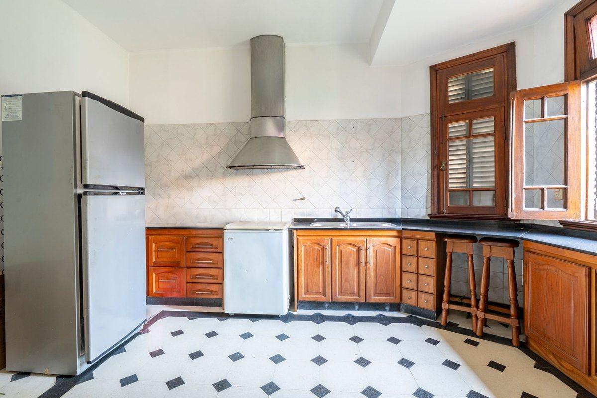 Foto de Casa de estilo clásico. Con amplio lote con parque, imagen 3