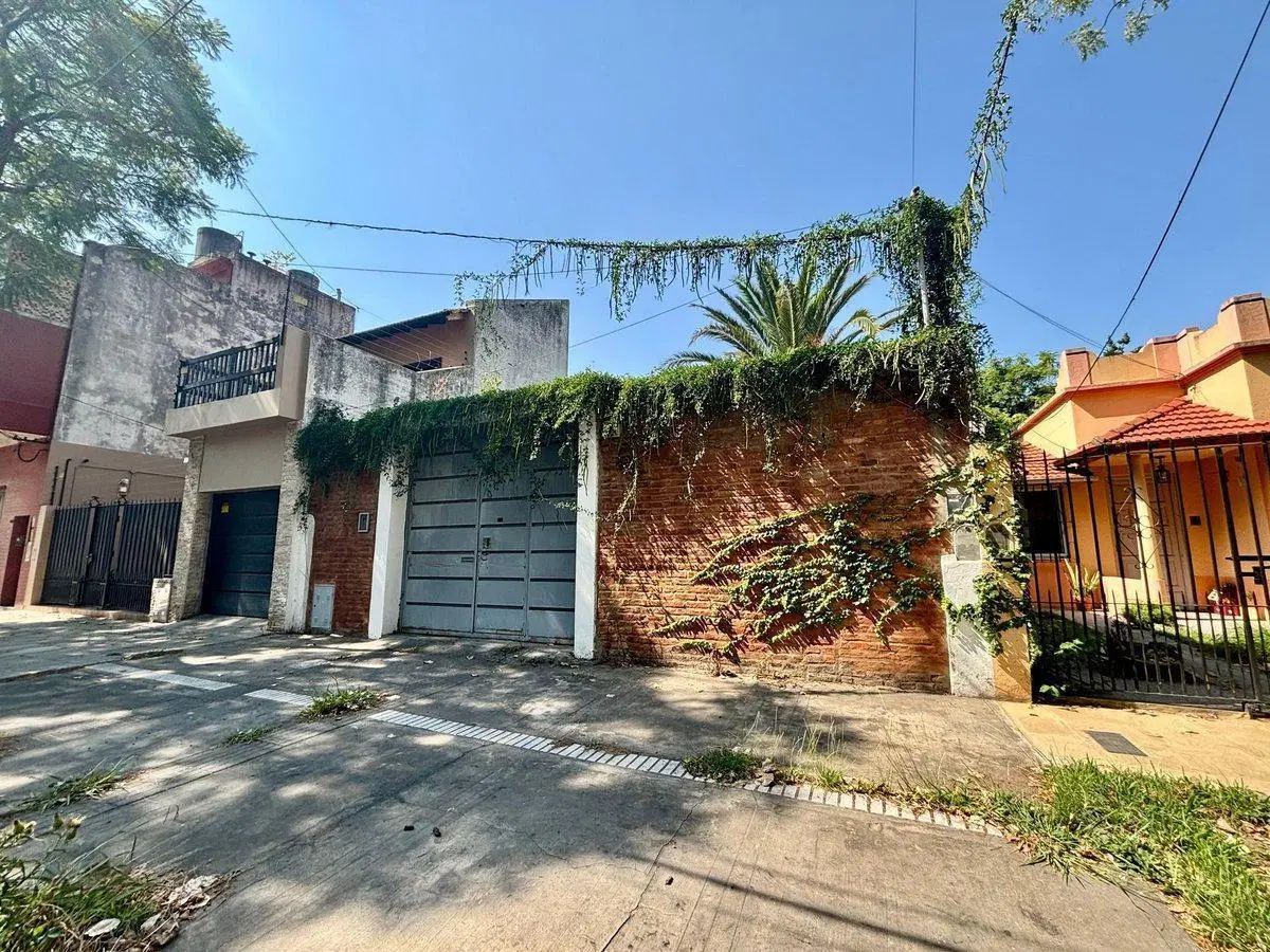 CASA 3 AMB S/LOTE DE 226 M2 LANÚS PERMUTA 3