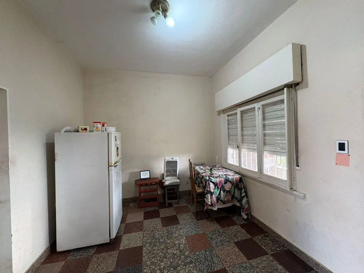 CASA EN VENTA CON LOTE EN FCIO VARELA APTA CRED 2