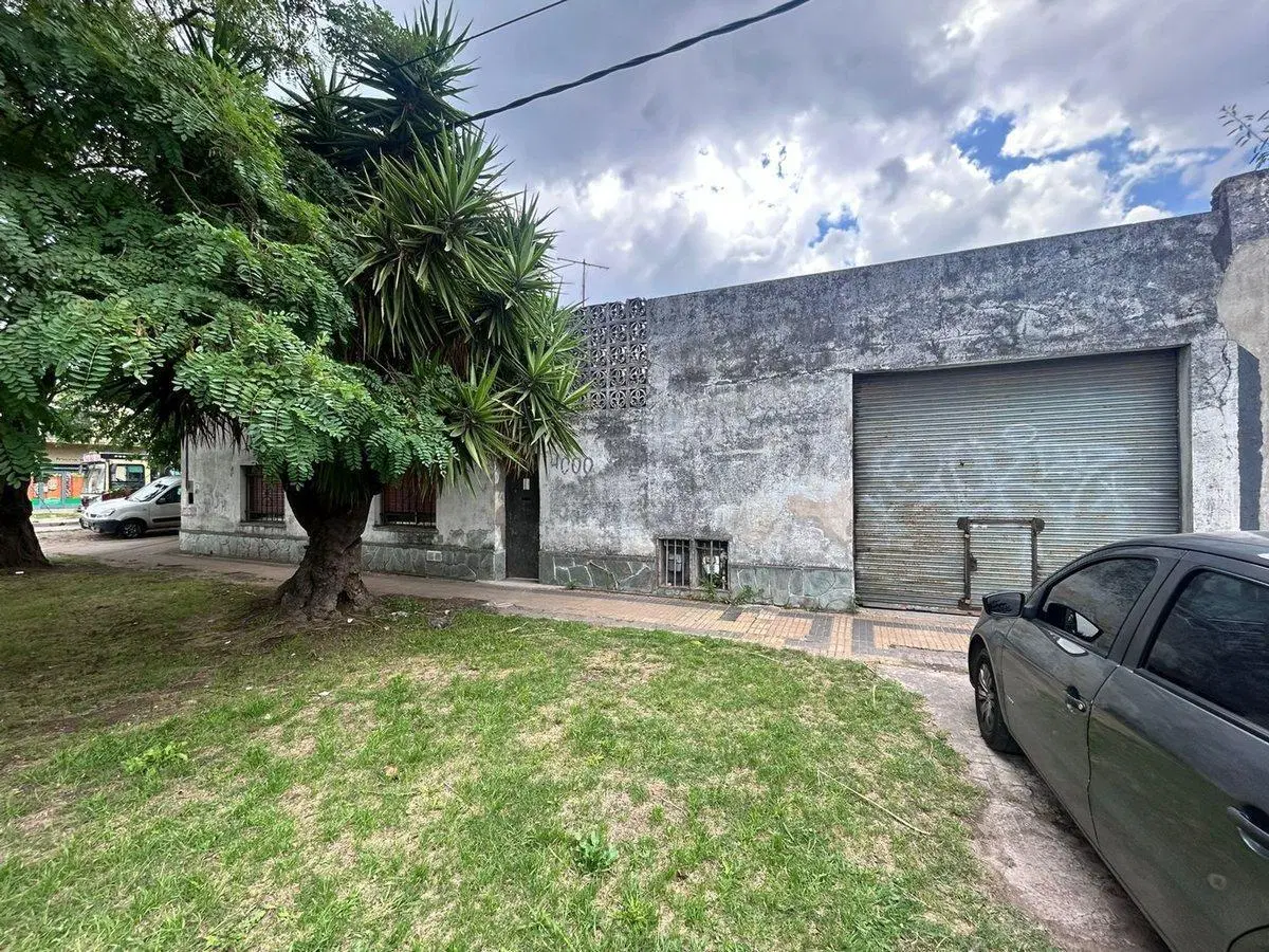 CASA DE 3 AMB EN VENTA EN TEMPERLEY CON 2 LOCALES 2