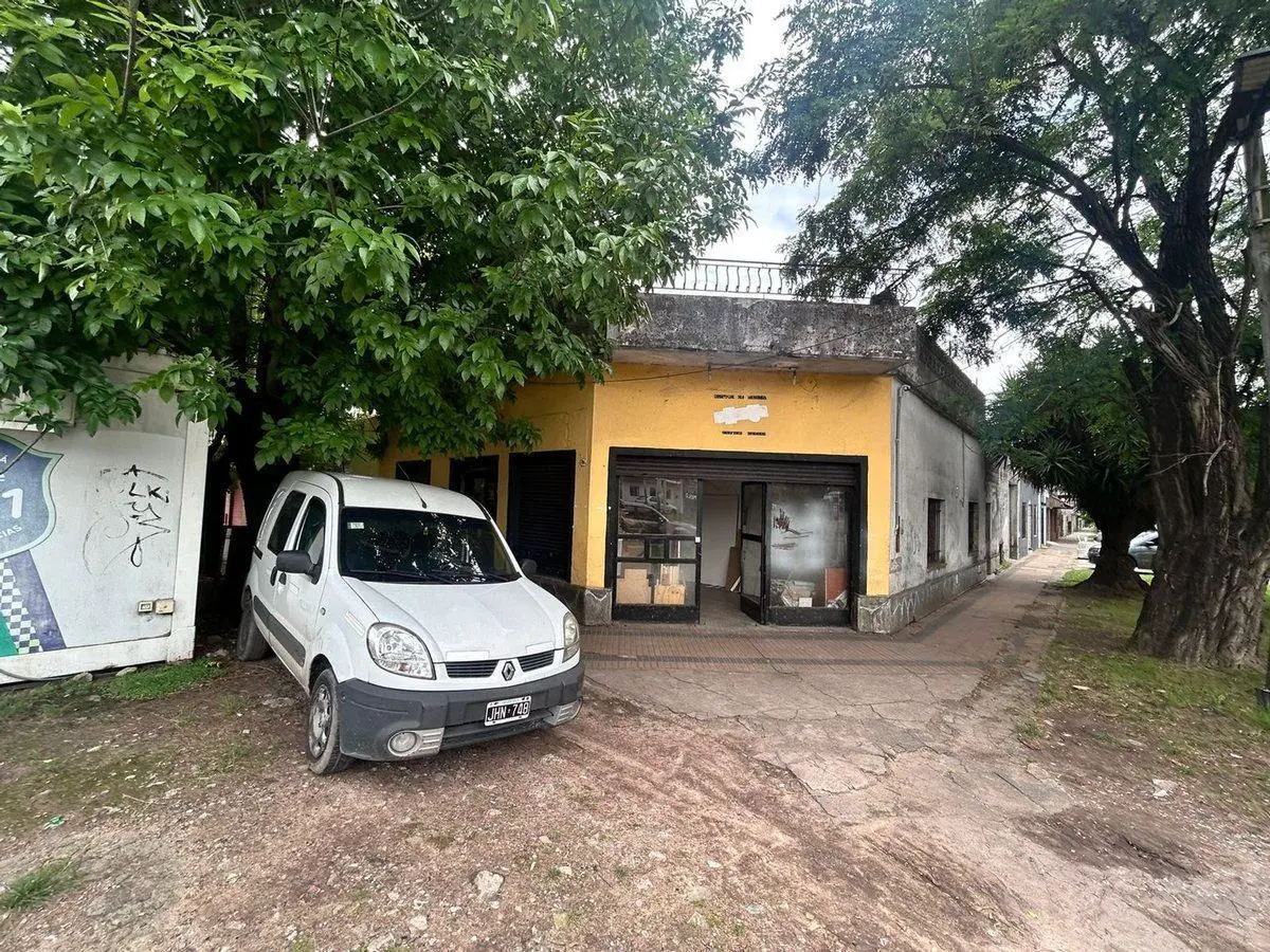CASA DE 3 AMB EN VENTA EN TEMPERLEY CON 2 LOCALES 3