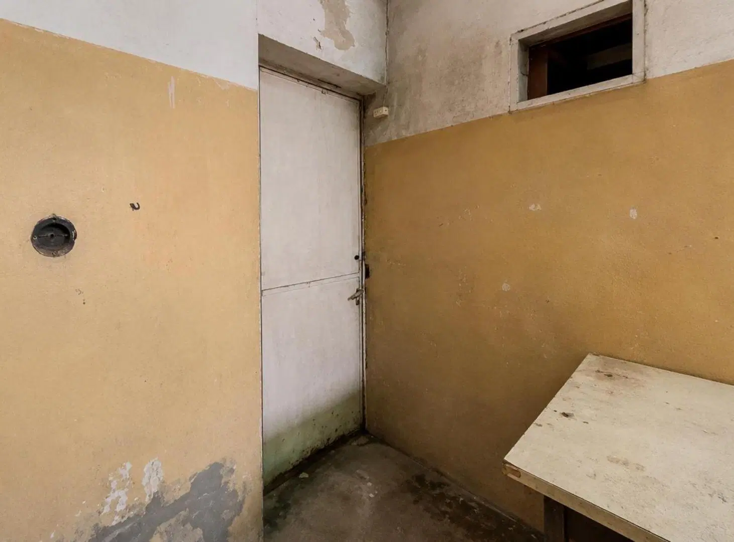 Galpón con local a refaccionar en venta - Lanús O. 2