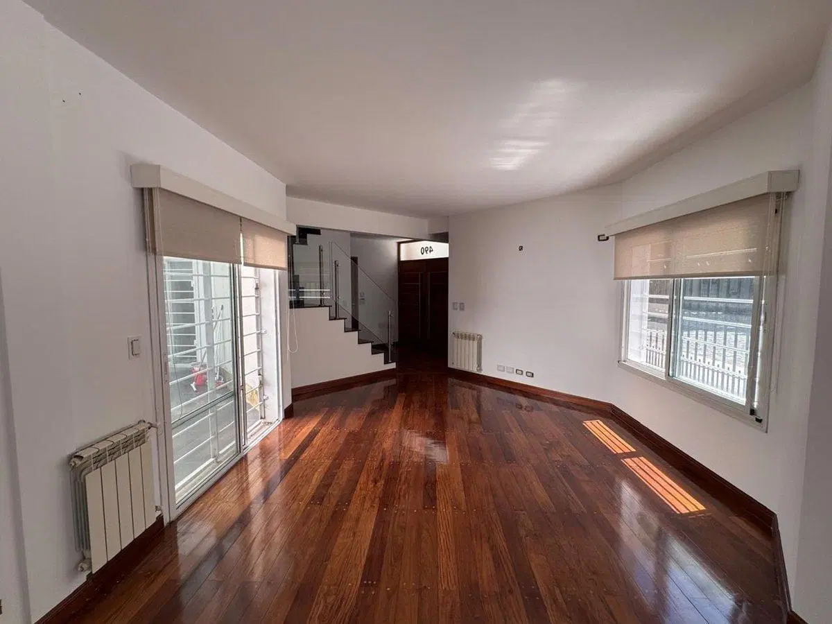 CASA EN VENTA-BANFIELD-5 AMBIENTES-AMPLIA COCHERA 4