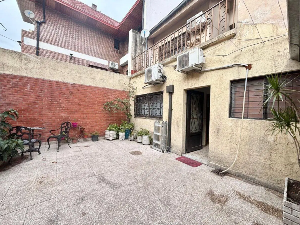 CASA EN VENTA 5 AMB-COCHERA-PATIO V. ALSINA 2