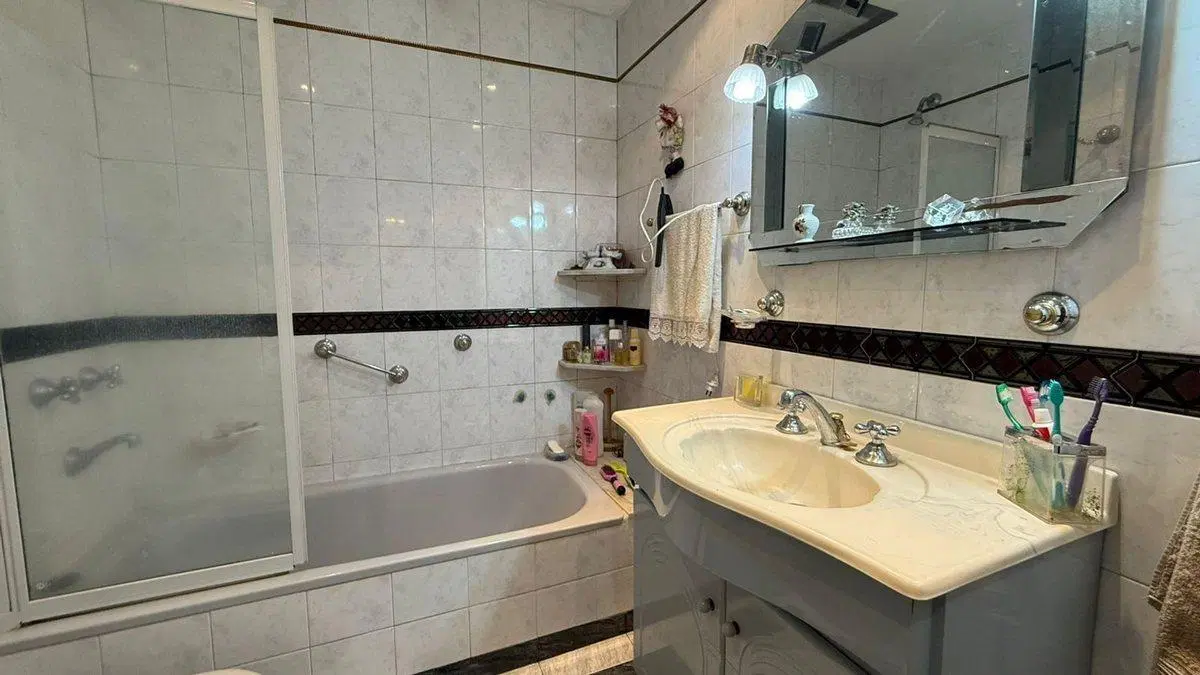 CASA EN VENTA 8,66X50 CN/COCHERA Y TERRAZA 4