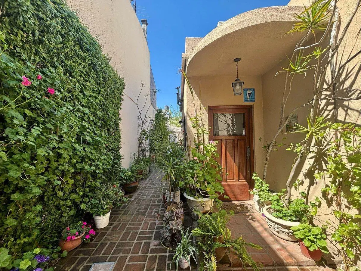 Venta Wilde Casa c/cochera, patio y jardín.PERMUTA 3