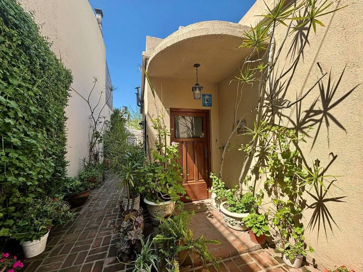 Venta Wilde Casa c/cochera, patio y jardín.PERMUTA 2