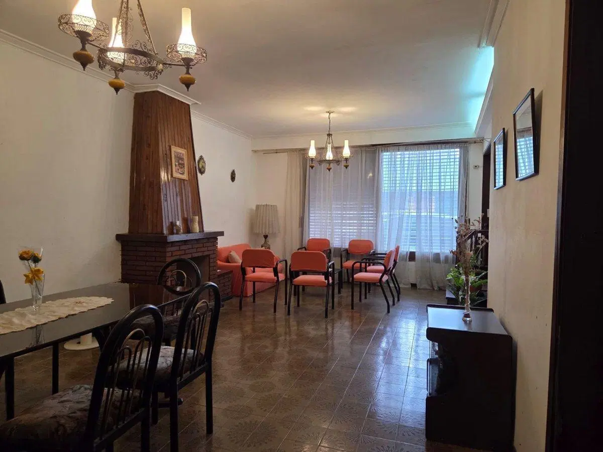 VENTA CHALET 6 AMBIENTES CON JARDÍN Y COCHERA 2