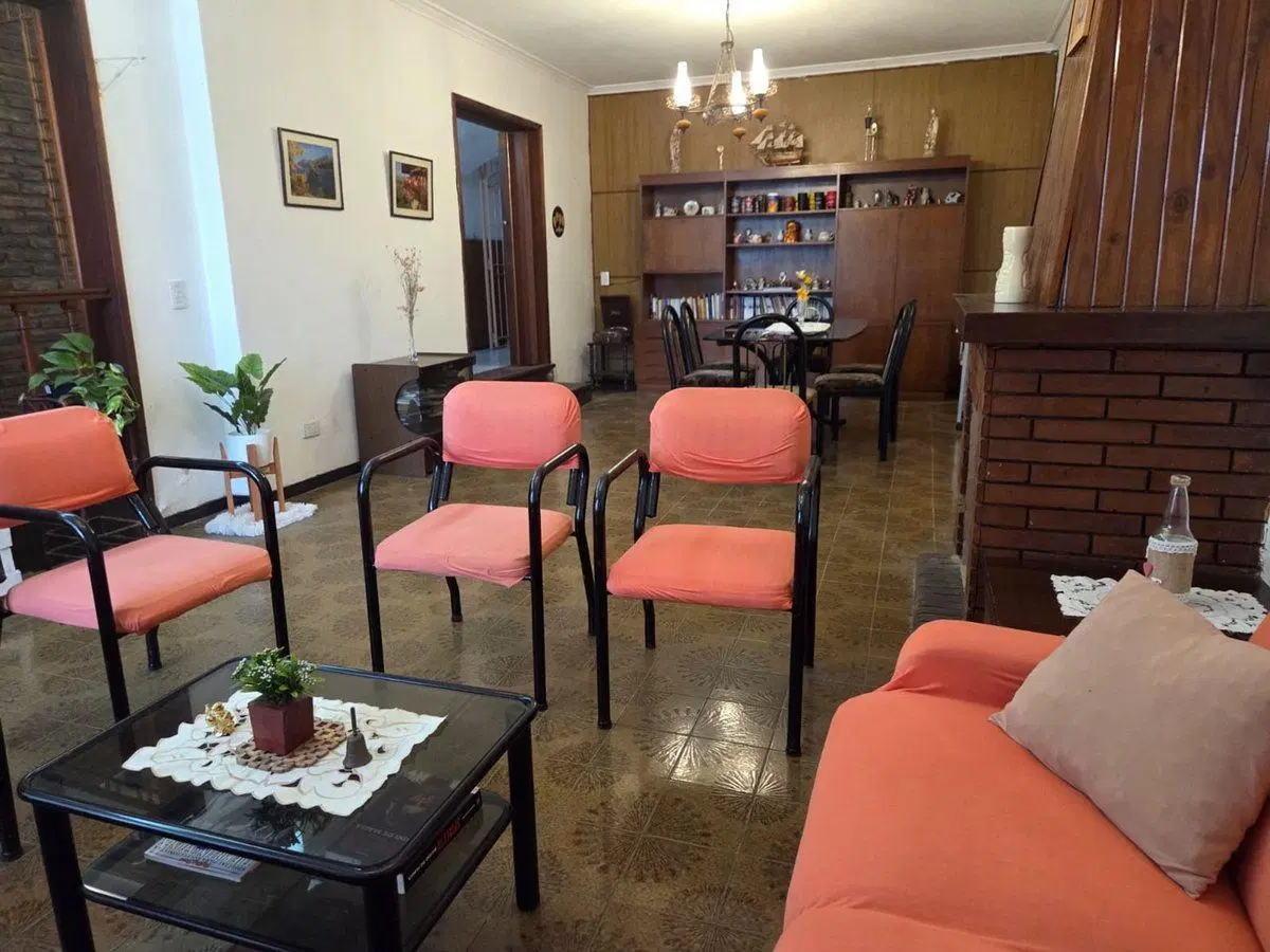 VENTA CHALET 6 AMBIENTES CON JARDÍN Y COCHERA 3