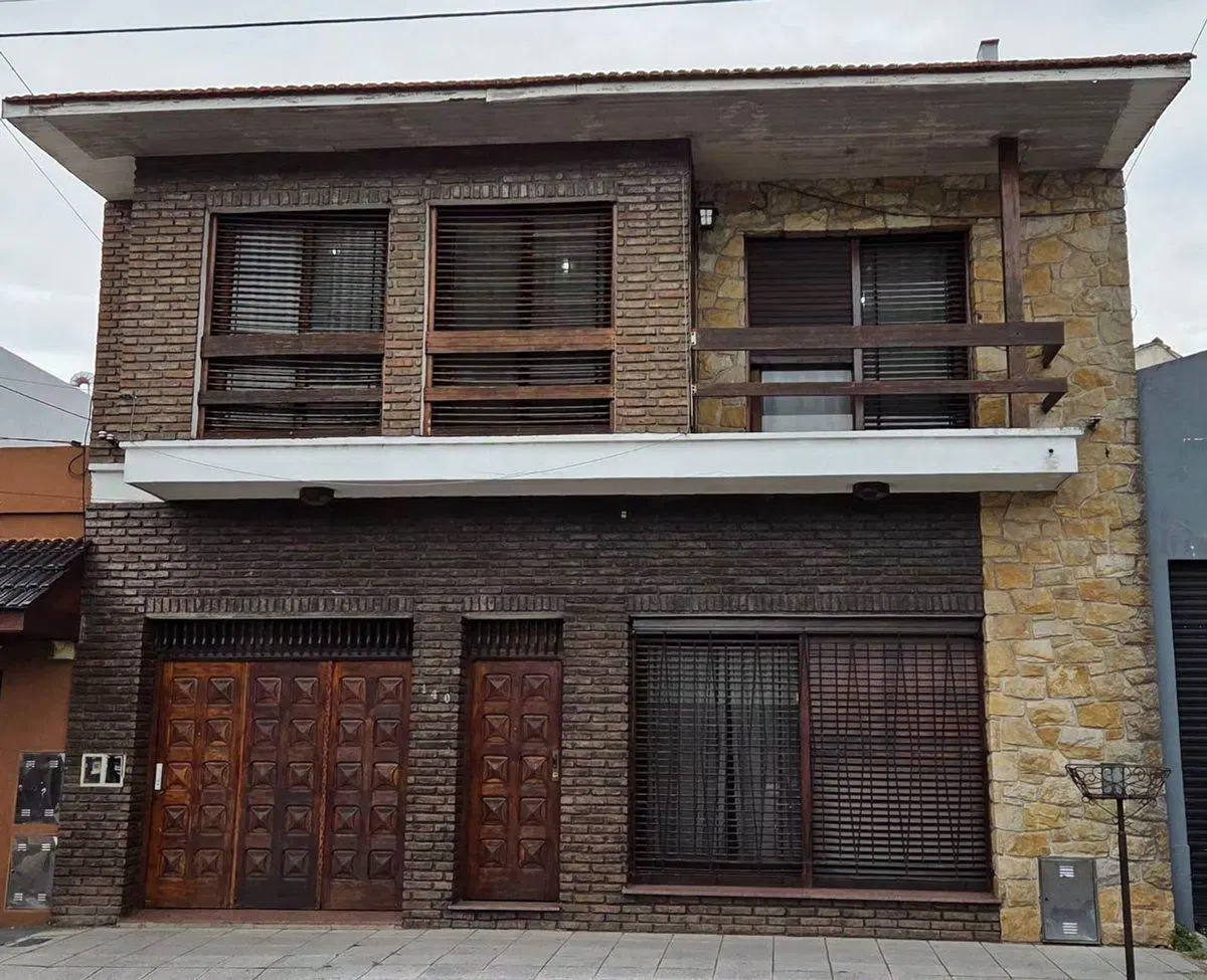 VENTA CHALET 6 AMBIENTES CON JARDÍN Y COCHERA 4