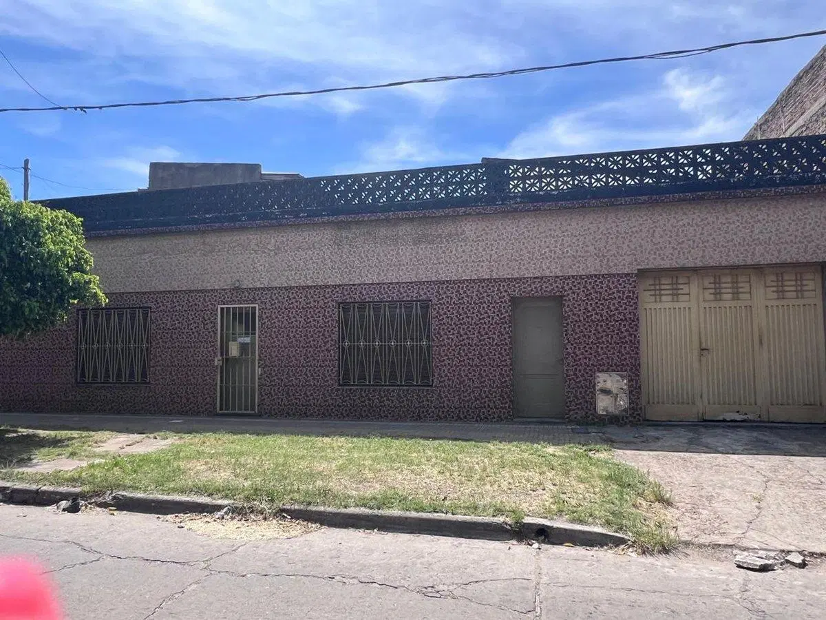 CASA DE 4 AMB EN VENTA EN TEMPERLEY CON 2 LOCALES 2