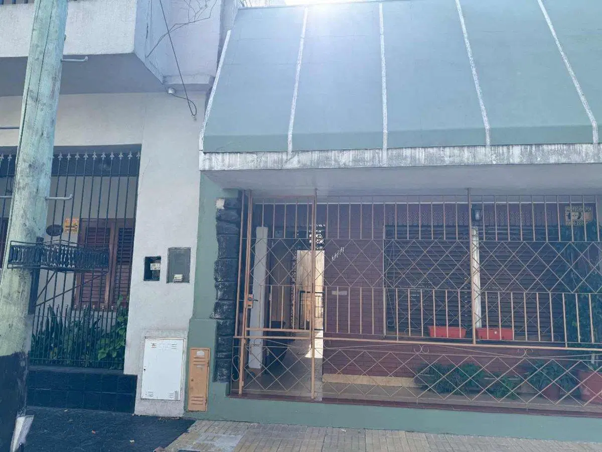 VENTA CASA DOS AMB C/COCHERA, PATIO - APTO CREDITO 5