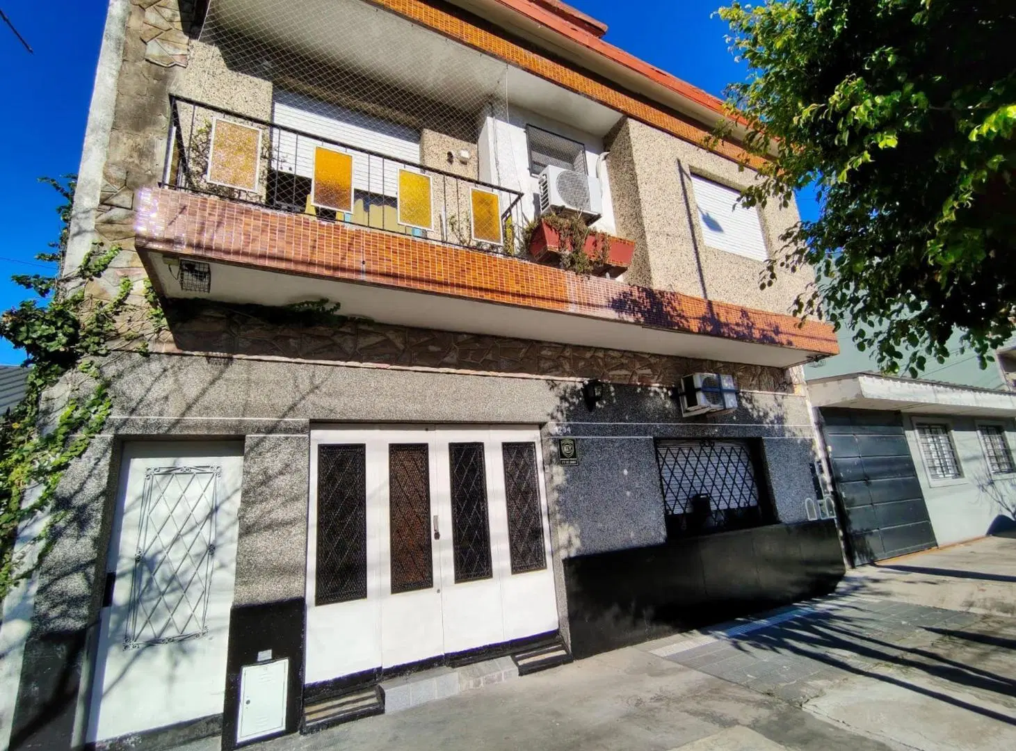 VENTA PH AL FRENTE 4 AMB COCHERA Y TERRAZA LANUS O 3