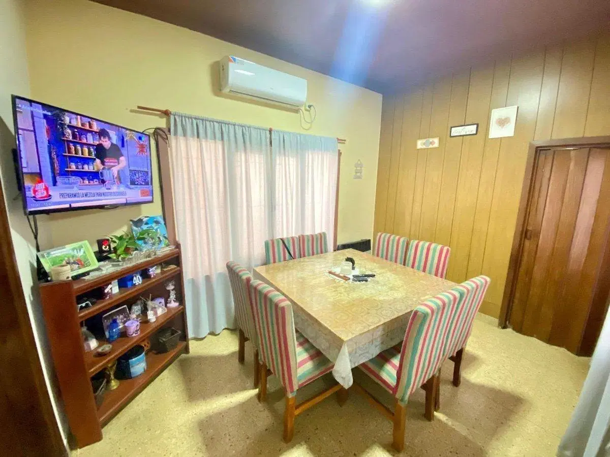 CASA EN VENTA 5 AMB. A MTRS. DE AVENIDA 25 DE MAYO 4