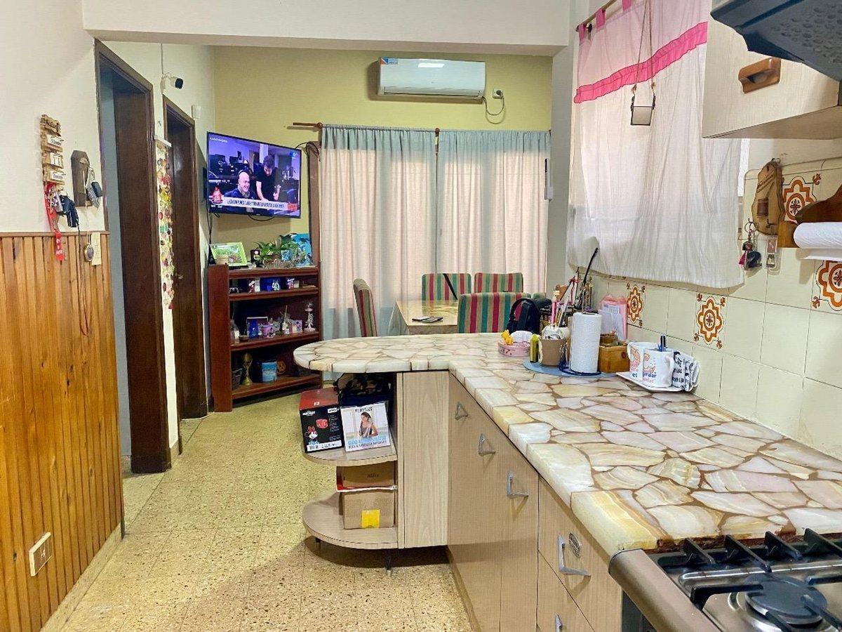 Foto de CASA EN VENTA 5 AMB. A MTRS. DE AVENIDA 25 DE MAYO, imagen 3