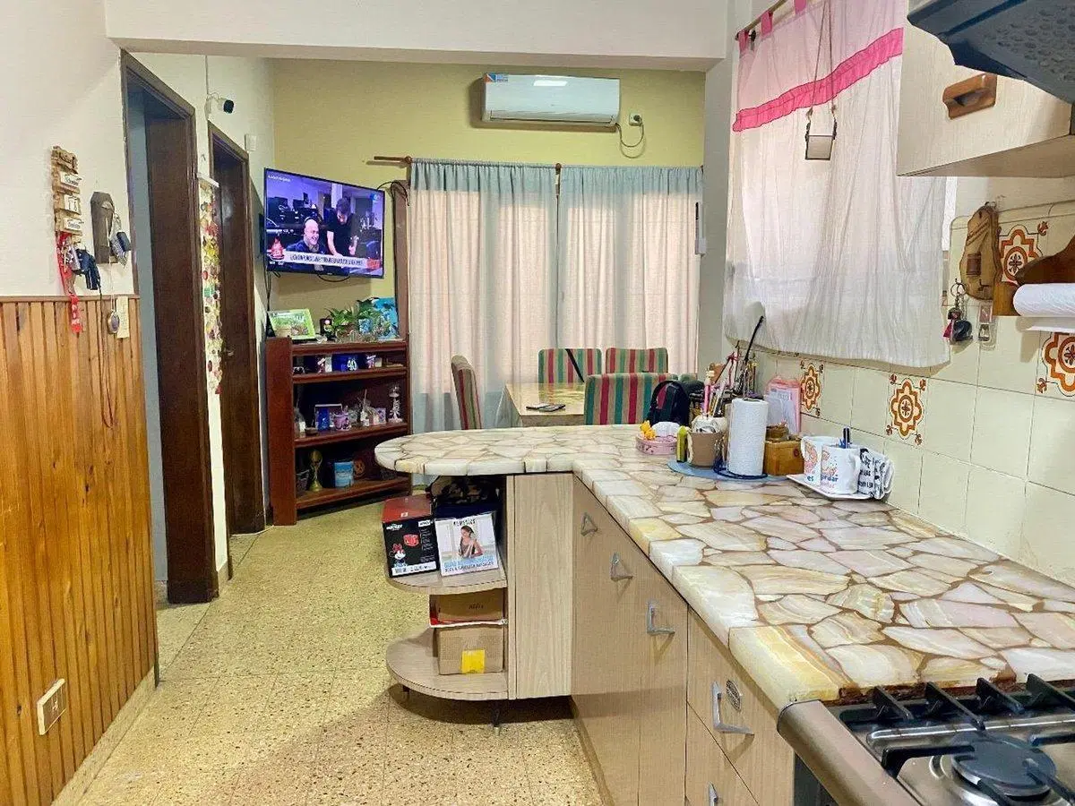 CASA EN VENTA 5 AMB. A MTRS. DE AVENIDA 25 DE MAYO 3