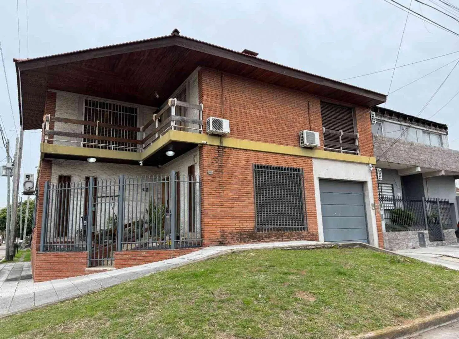 CASA 4 AMB BANFIELD PARQUE GARAGE PISCINA APTO CR 4