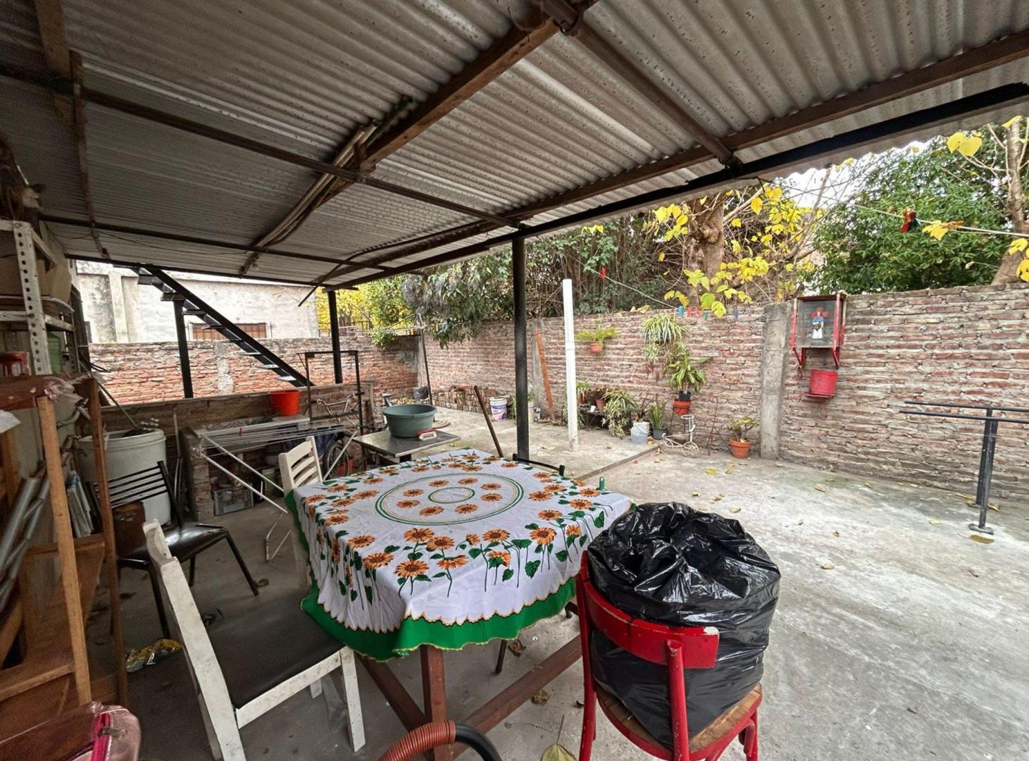 Foto de CASA DE 3 AMB EN VENTA EN LOMAS LOCAL Y PATIO, imagen 4