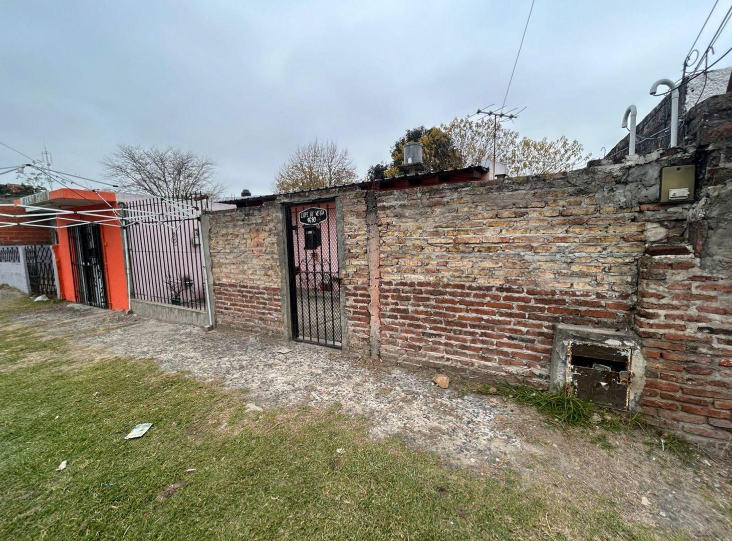 Foto de CASA DE 3 AMB EN VENTA EN LOMAS LOCAL Y PATIO, imagen 2