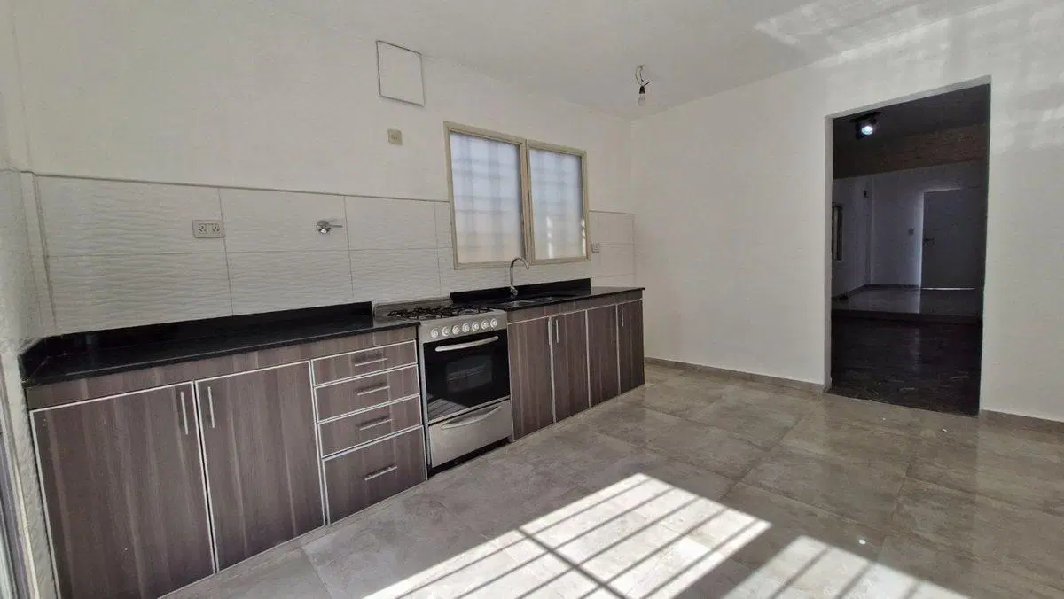 casa en venta 3 ambientes con parque en Lanus O 8