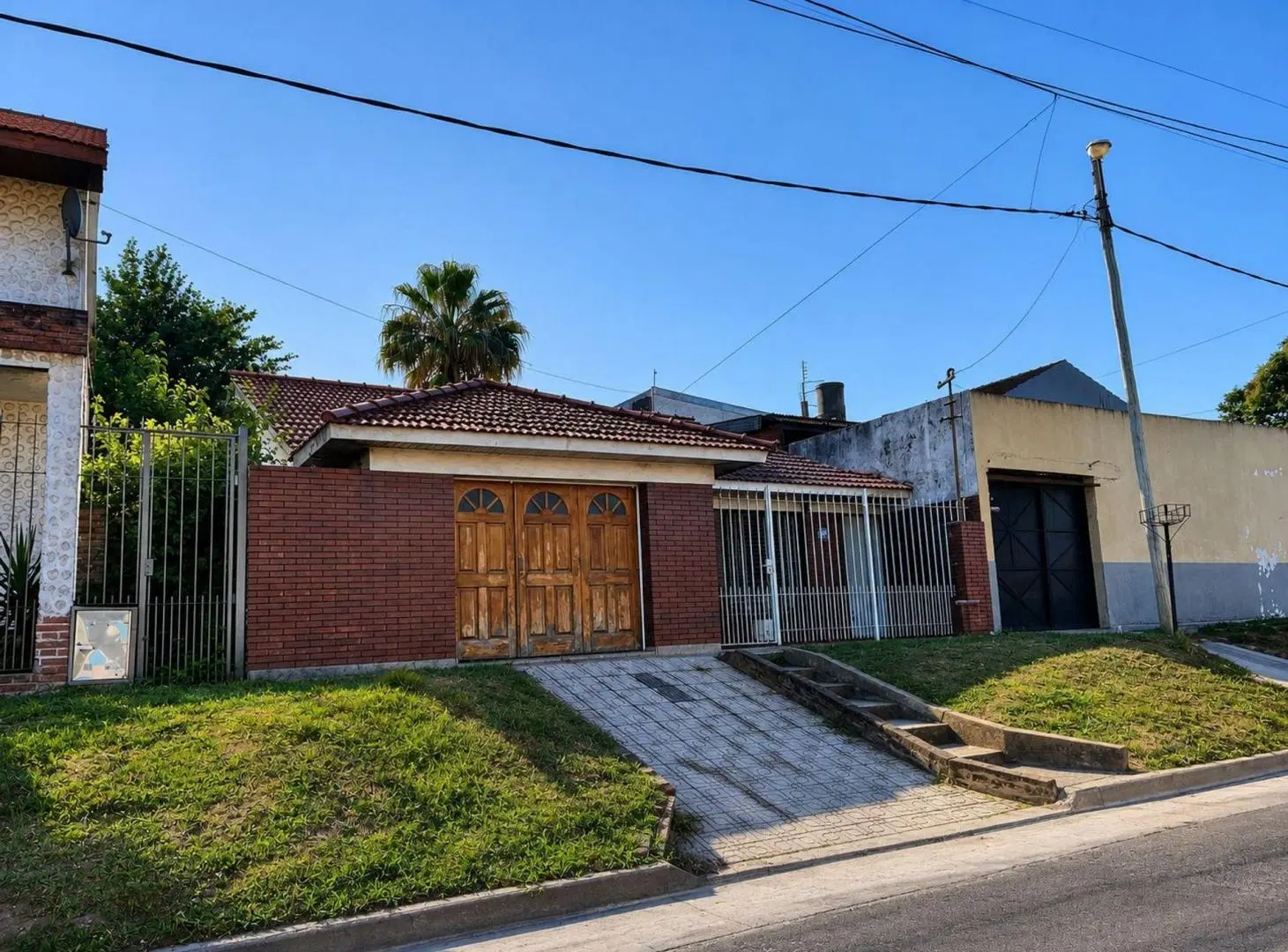 CASA DE 3 AMBIENTES EN VENTA EN TEMPERLEY  + DPTO 5