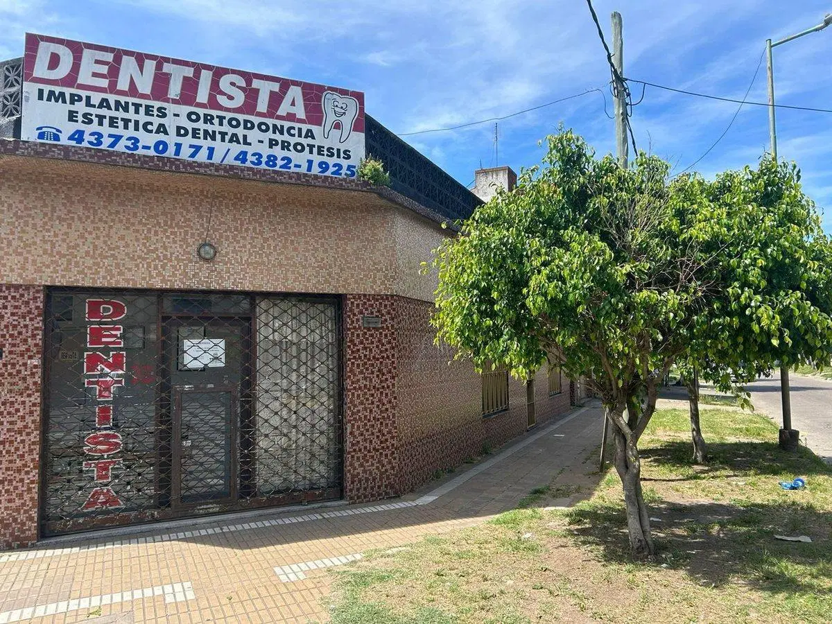 CASA DE 4 AMB EN VENTA EN TEMPERLEY CON 2 LOCALES 2