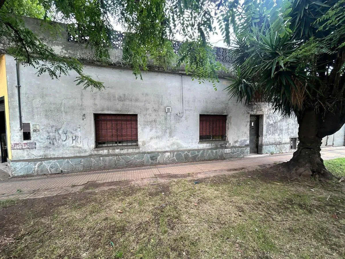 CASA DE 3 AMB EN VENTA EN TEMPERLEY CON 2 LOCALES 2
