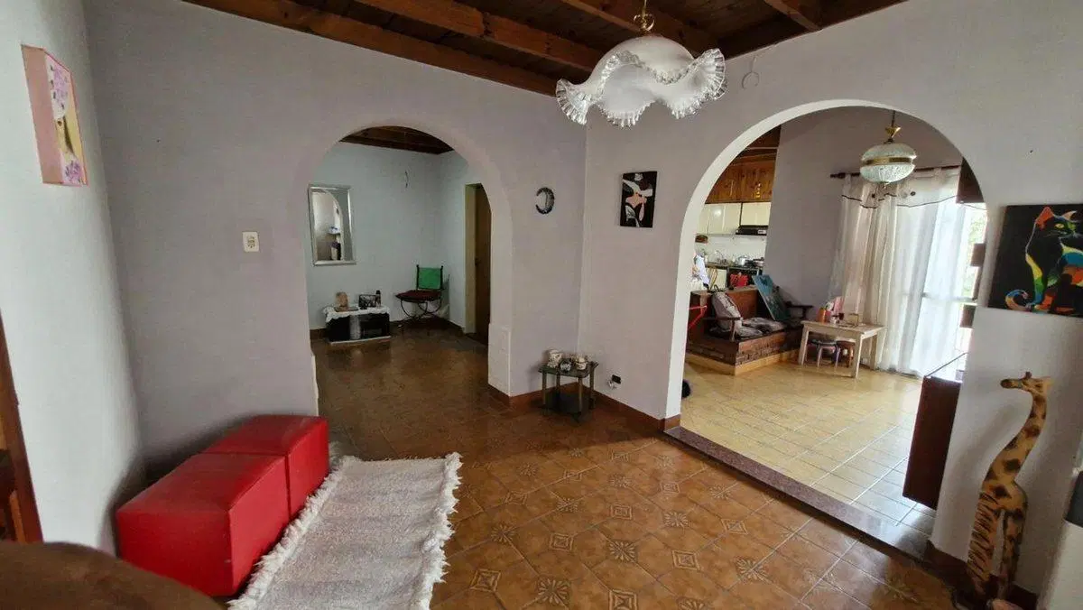Casa en venta R. Escalada, con jardin. gran tamaño 4