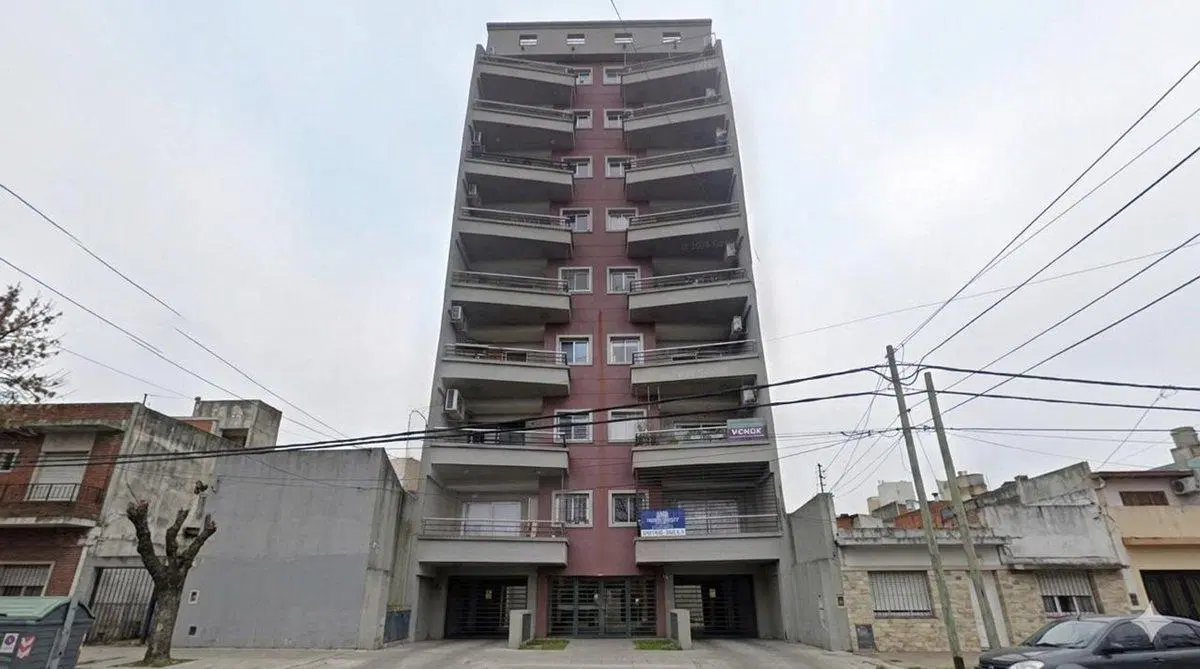 DEPARTAMENTO EN VENTA 2 AMB. CON BALCON LANUS E. 7