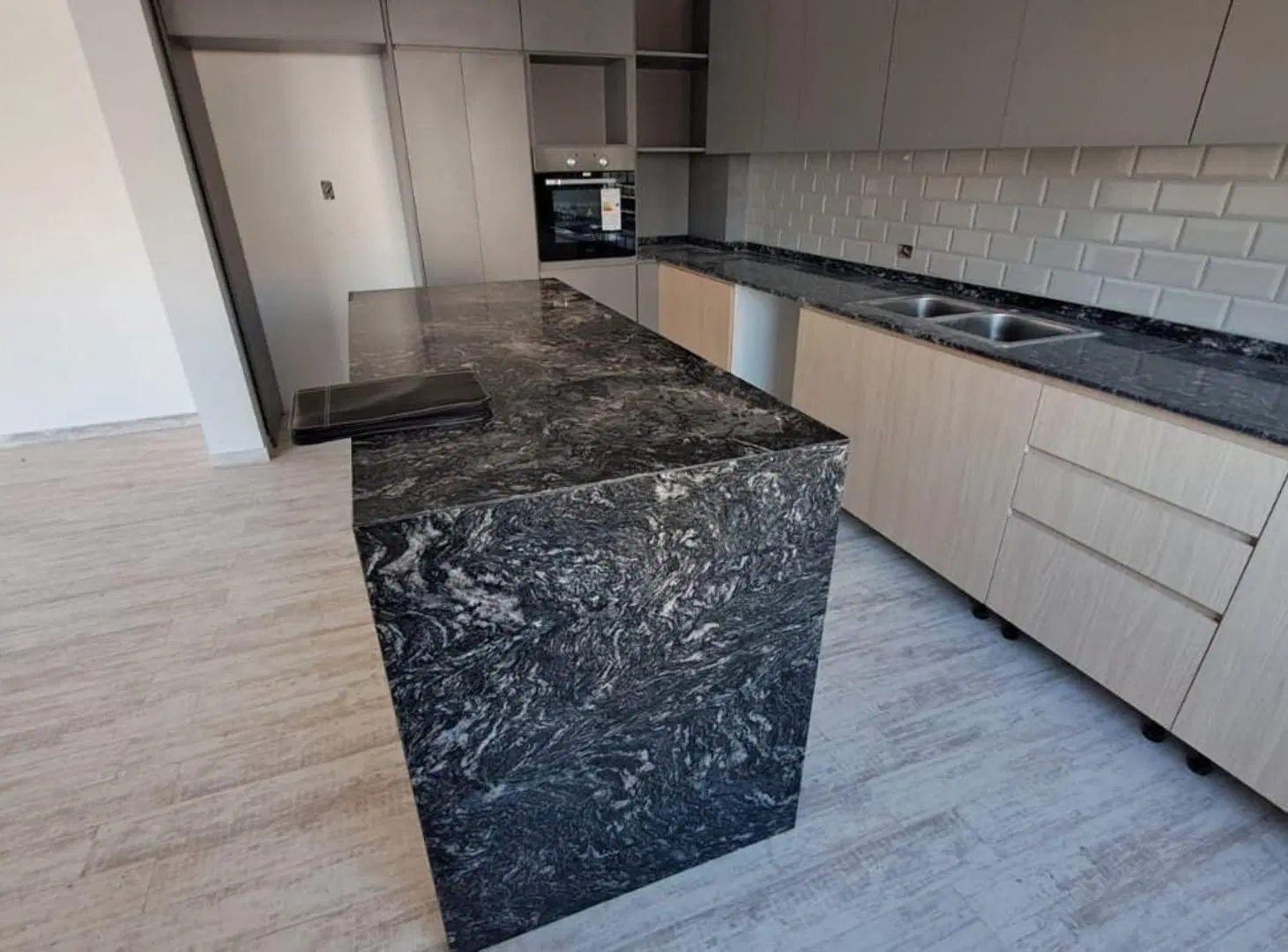 VENTA PISO DE CATEGORIA 4 AMB C/COCHERA LANUSITA 4