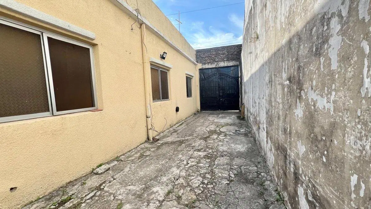 CASA EN VENTA 4 AMB. CON TERRENO y GALPÓN 8