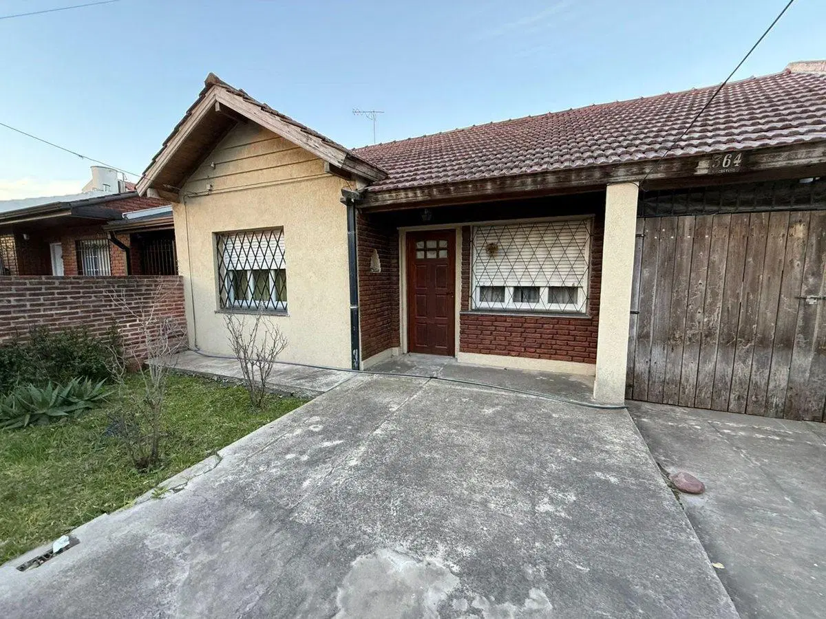 Casa 3 amb en venta con cochera Alejandro Korn 8