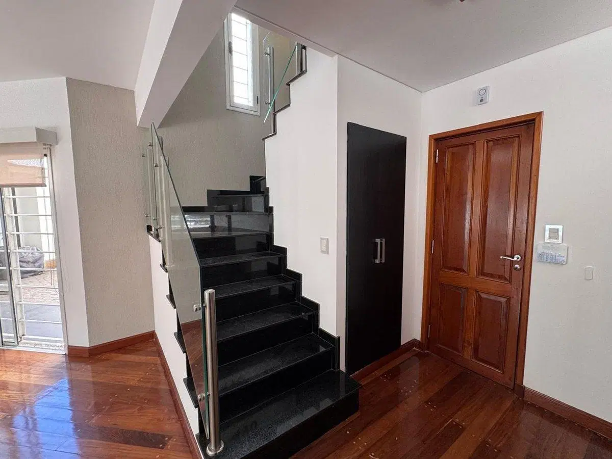 CASA EN VENTA-BANFIELD-5 AMBIENTES-AMPLIA COCHERA 5