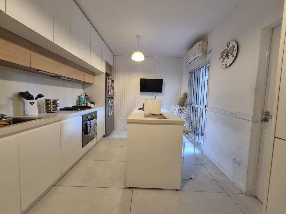 VENTA DEPTO. 3 AMBIENTES Y DEPENDENCIA EXCELENTE! 2