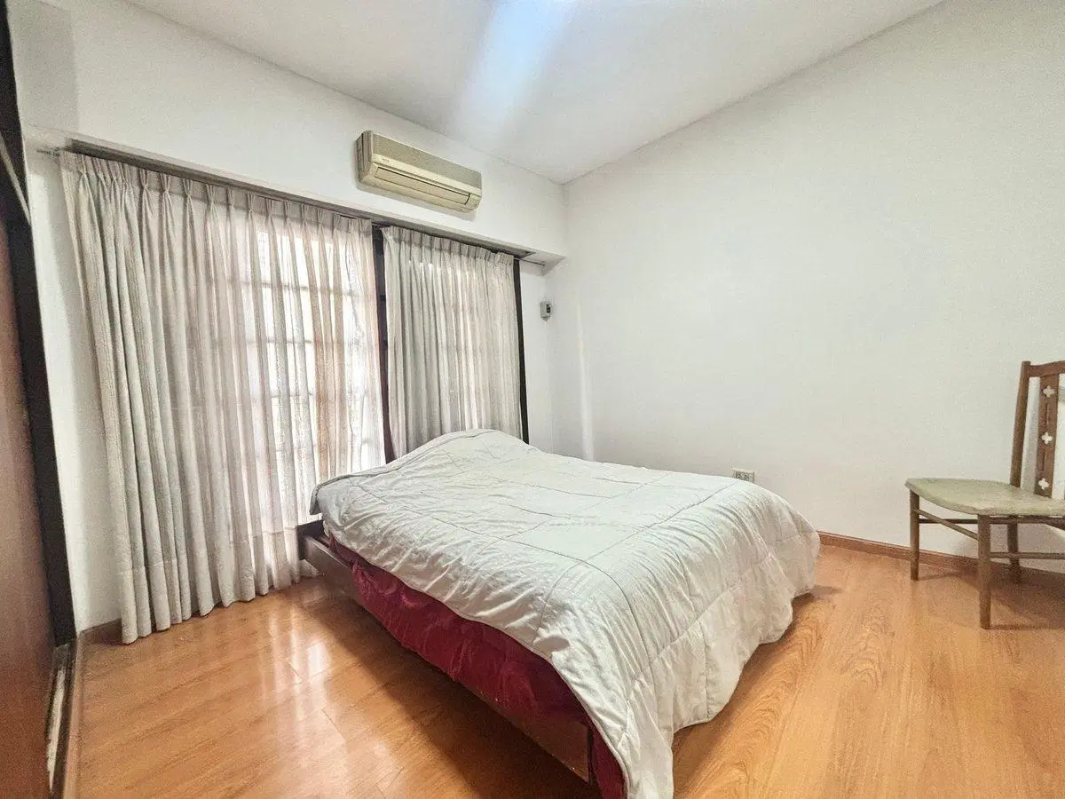 CASA EN VENTA 5 AMB-COCHERA-PATIO V. ALSINA 8