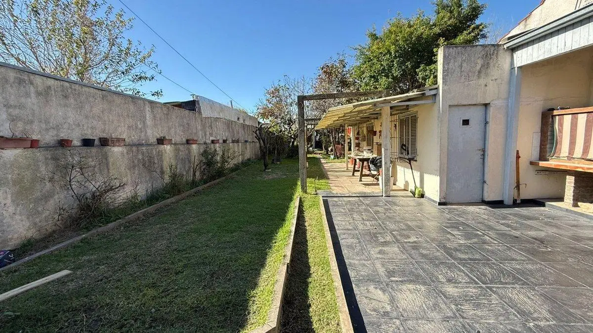 CASA EN VENTA 8,66X50 CN/COCHERA Y TERRAZA 5