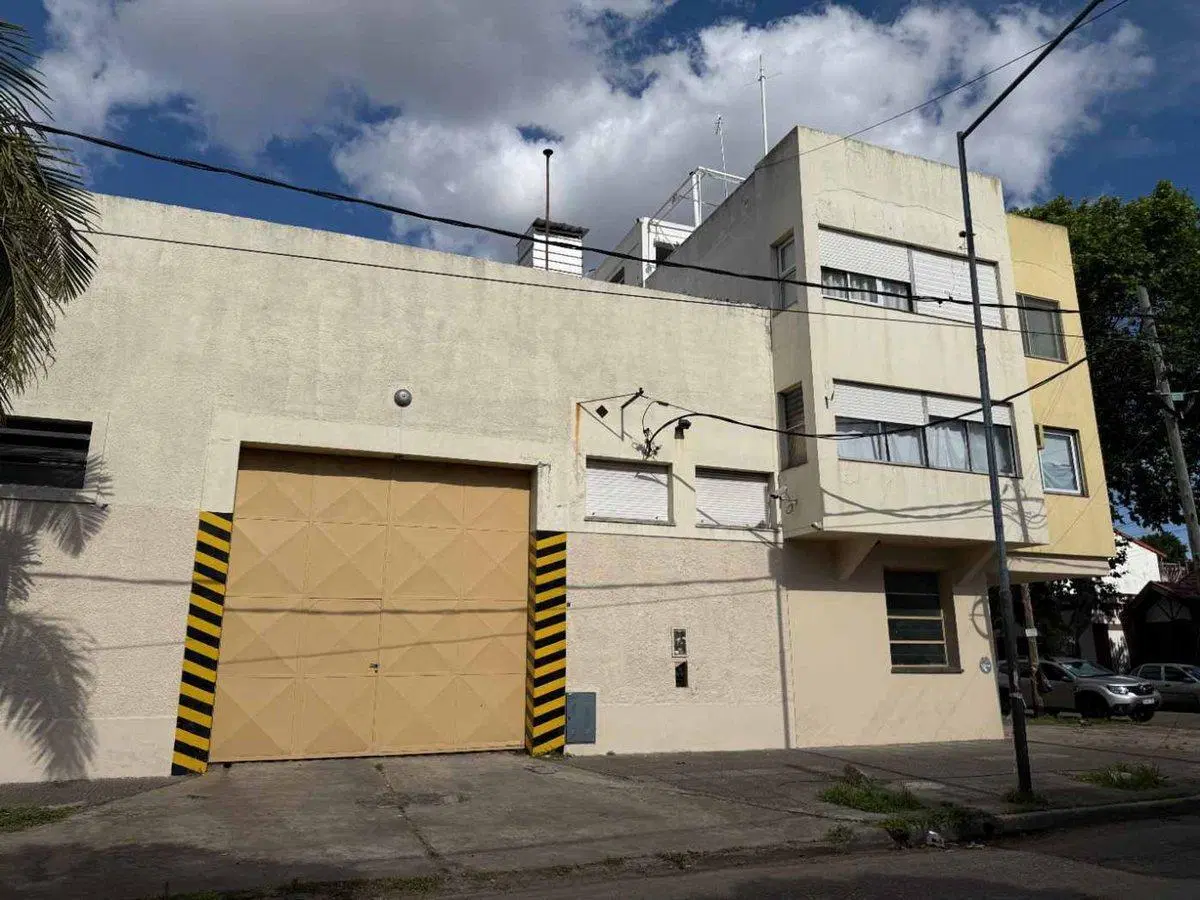 VENTA GALPON CON DEPARTAMENTOS LANUS OESTE 5