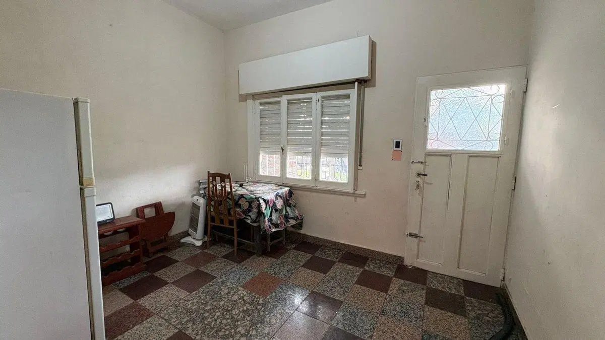CASA EN VENTA CON LOTE EN FCIO VARELA APTA CRED 3