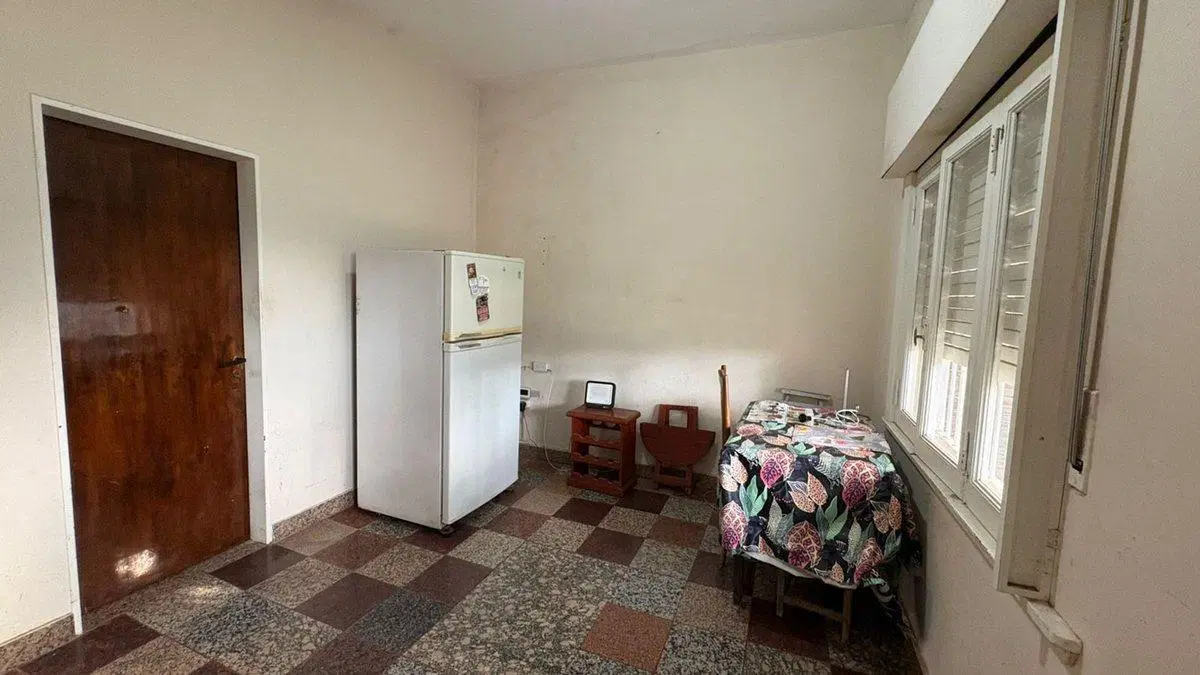 CASA EN VENTA CON LOTE EN FCIO VARELA APTA CRED 5