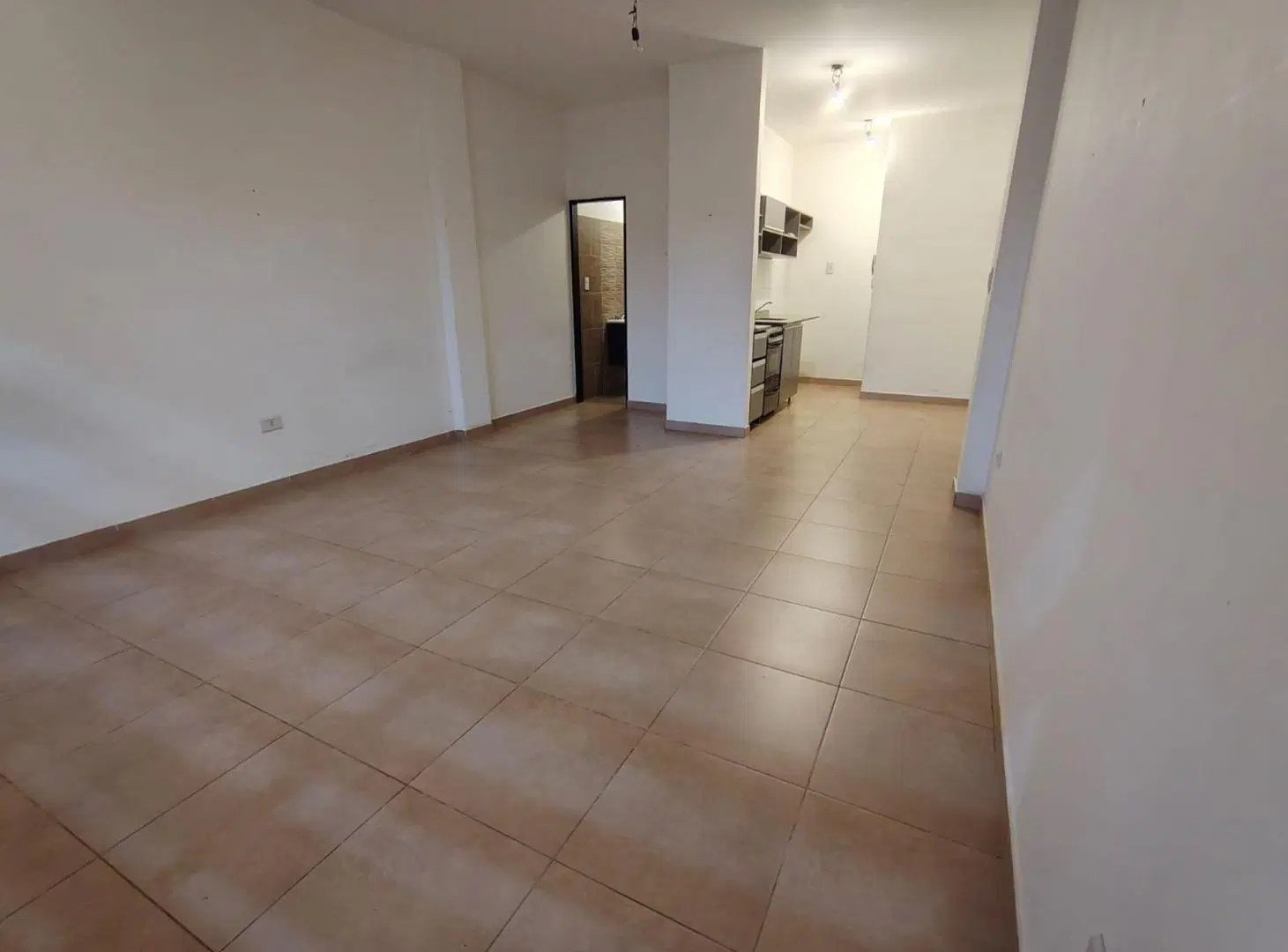 VENTA MONOAMBIENTE MUY LUMINOSO LANUS 5