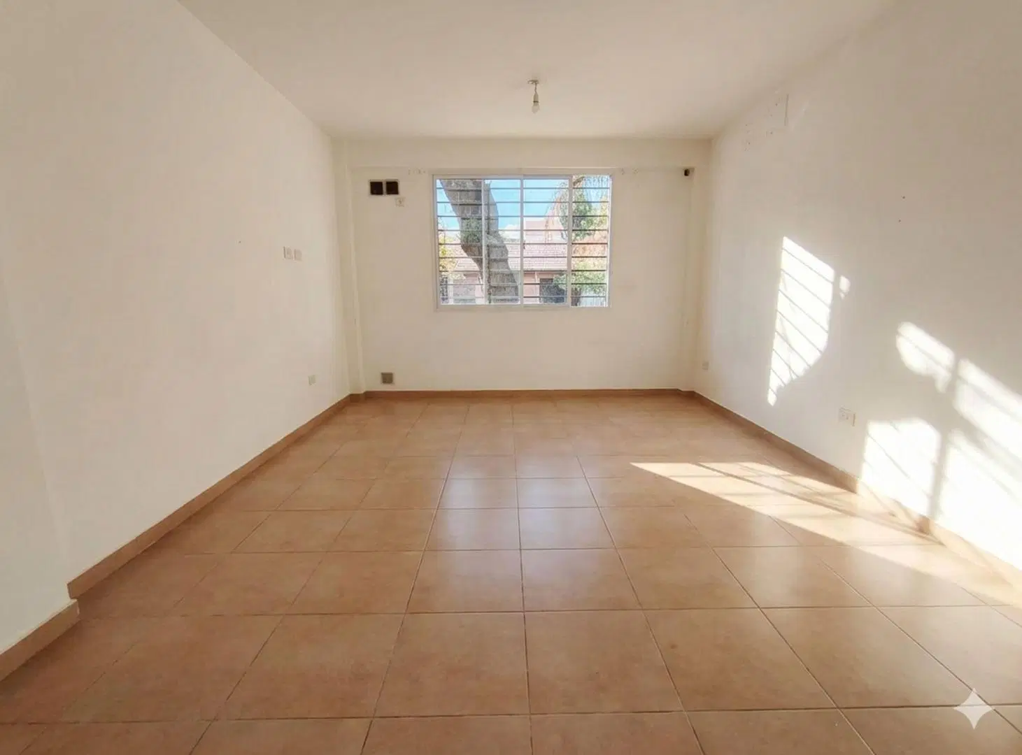 VENTA MONOAMBIENTE MUY LUMINOSO LANUS 2
