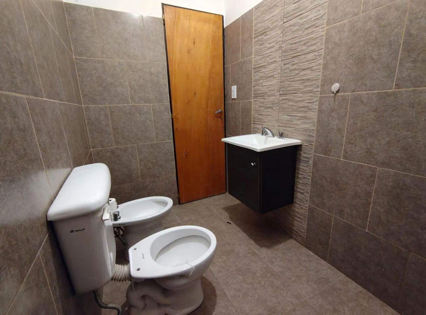 VENTA MONOAMBIENTE MUY LUMINOSO LANUS 3