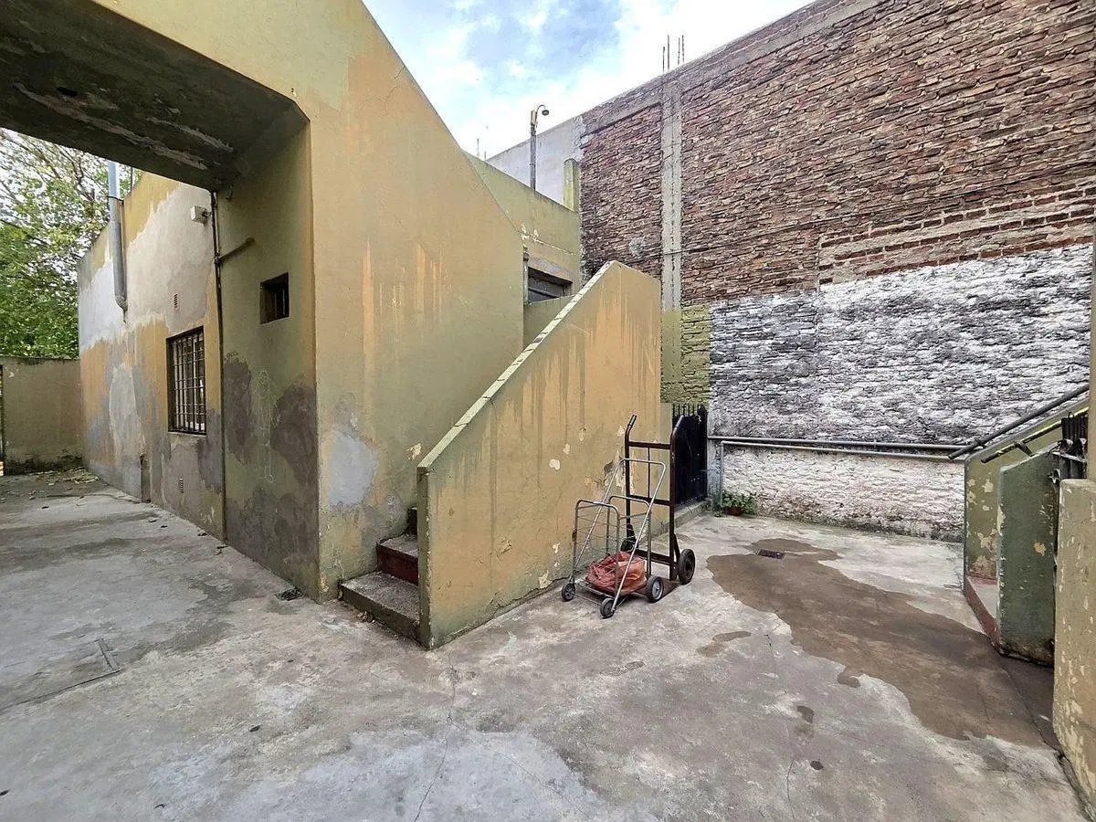 LOTE CON 5 DPTOS Y FONDO LIBRE.IDEAL INVERSOR 2