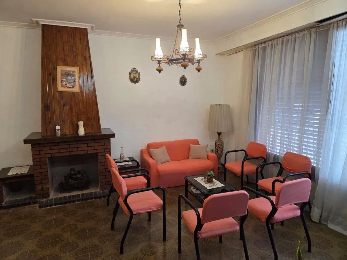 VENTA CHALET 6 AMBIENTES CON JARDÍN Y COCHERA 3
