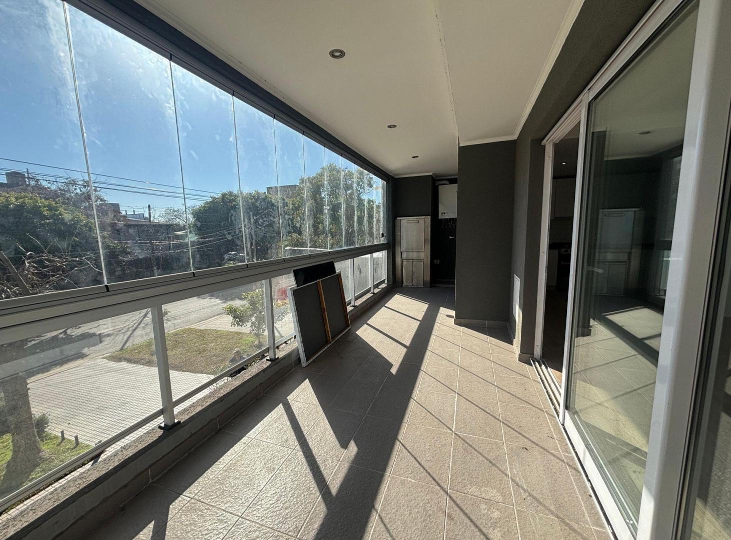 Foto de VENTA DEPTO 3 AMB A ESTRENAR C/COCHERA LANÚS OESTE, imagen 3